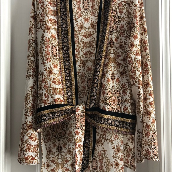 Women’s Top - Picture 3 of 3